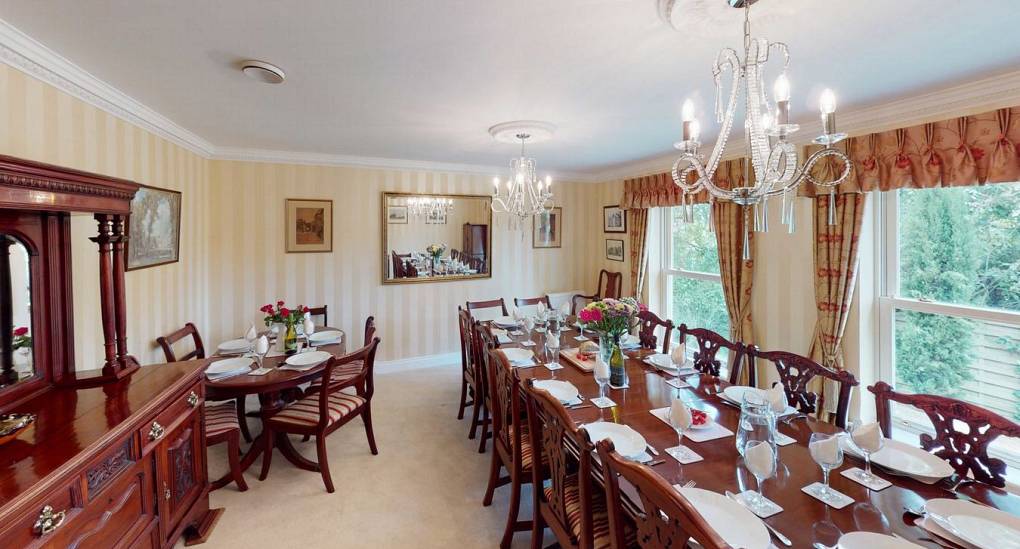 new-forest-bedroom-hen-do-accommodation-dining-room-2