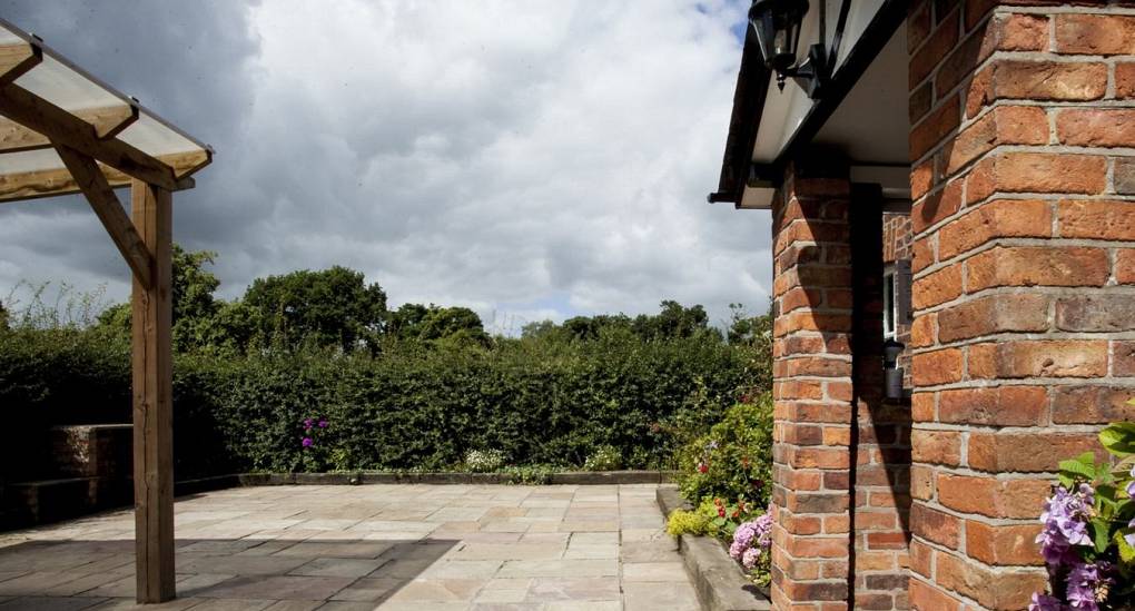 Garden patio area for outdoor dining