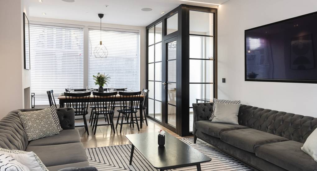 Full-sized private bar area at Skyline: Unique feature for a Bath Hen Party